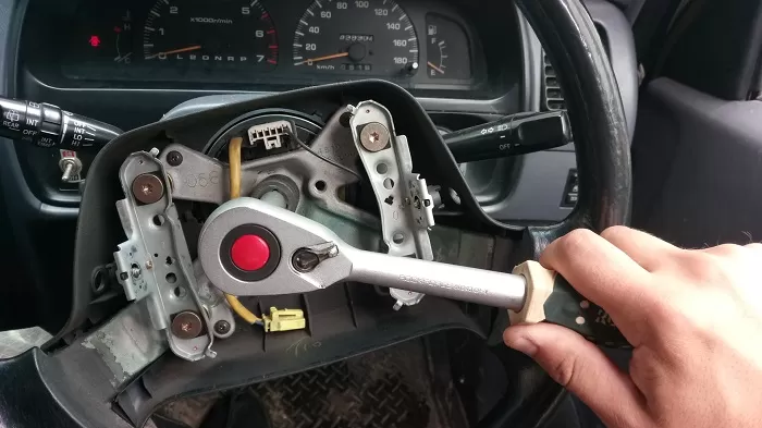 Подробнее о статье Люфт руля: что это такое и как устранить проблему